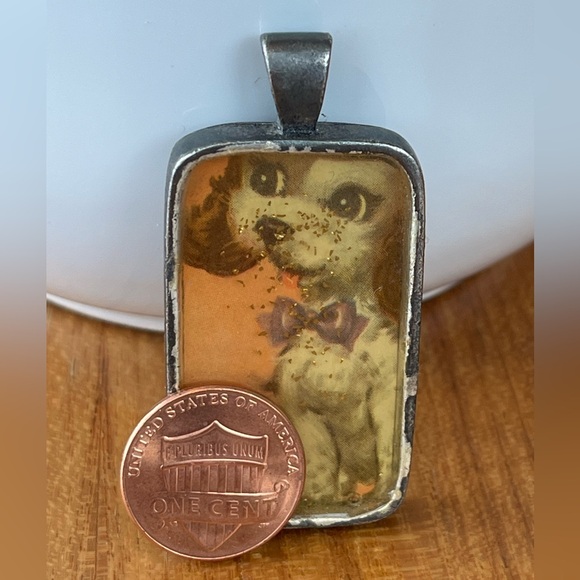 Charming pendant with vintage Gay Dog pic. Epoxy filled with sparkles. Silver. - Picture 6 of 9